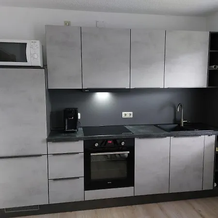 47 Qm Mit Terrasse Und Gartennutzung *